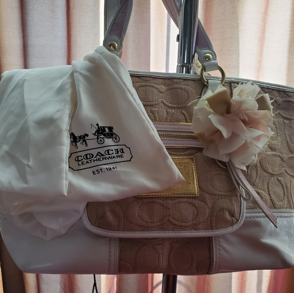 Coach Spring/Summer Tote - Picture 2 of 6